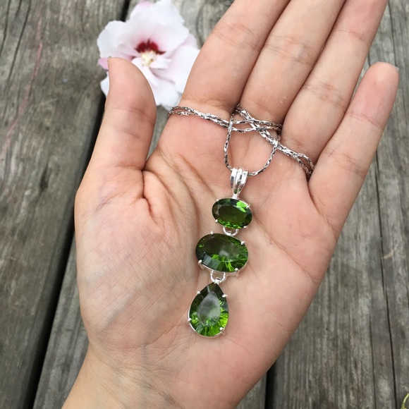 Peridot Crystal Gemstone Silver Necklace Jewelry - Picture 3 of 4